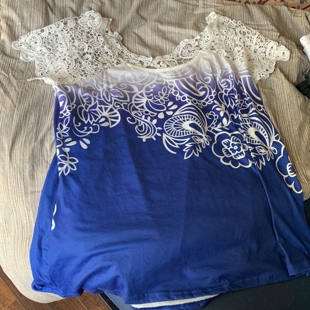 Yu Lin Xuan Classic Fashion blue and white top